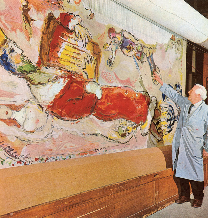 Марк Шагал в ходе работы над гобеленом