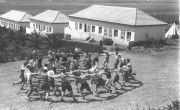 Молодые репатрианты из Германии танцуют хору в кибуце Эйн-Харод, 1936 г.