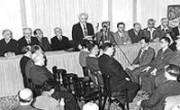 Д. Бен-Гурион зачитываетДекларацию Независимости Израиля, 1948 г.