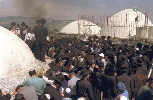 Празднование Лаг ба-Омера – свадебное торжество на горе Мерон на могиле рабби Шимона Бар-Йохая, 5750 год – 1990. © Фотография: Хайк Юлен, Государственное пресс-бюро, Иерусалим.