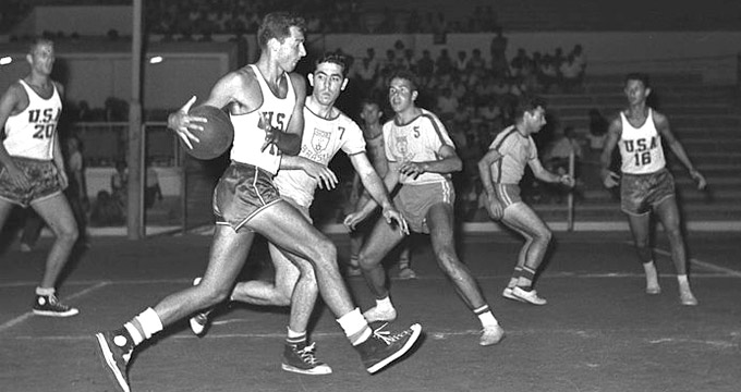 Flickr_-_Government_Press_Office_(GPO)_-_A_BASKETBALL_GAME_BETWEEN_THE_U.S._AND_BRAZIL