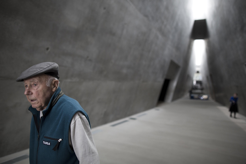 Simcha Rotem former Jewish underground fighter first visit  Yad Vashem Holocaust Memorial museum in Jerusalem