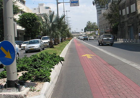 Проспект независимости в Нижнем городе. Линия скоростных автобусов «Метронит»