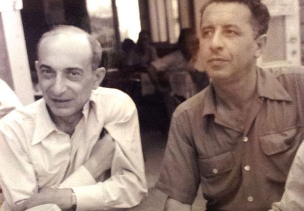 Натан Альтерман (справа). Тель-Авив, 50-е годы. Фото: Википедия