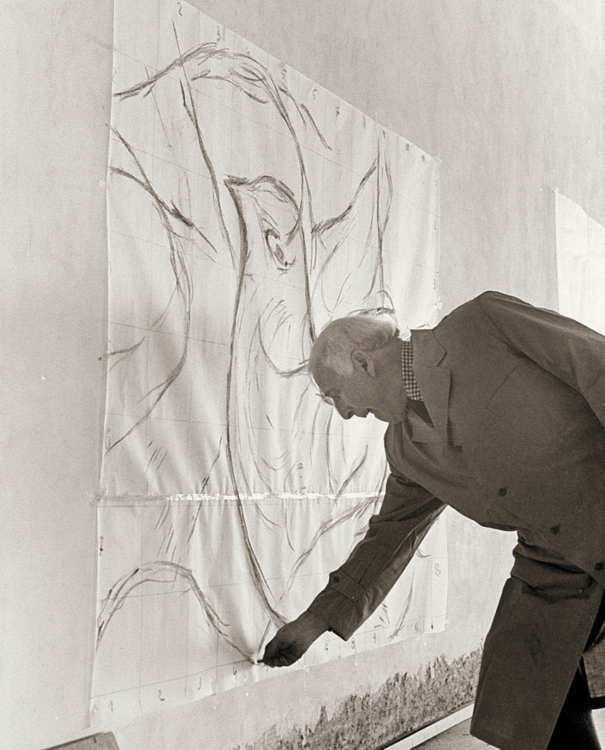 Марк Шагал в ходе работы над гобеленом