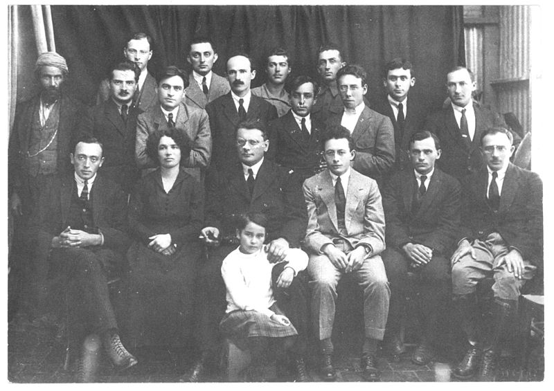 Pinchas_Rutenberg_and_his_employees,_1920