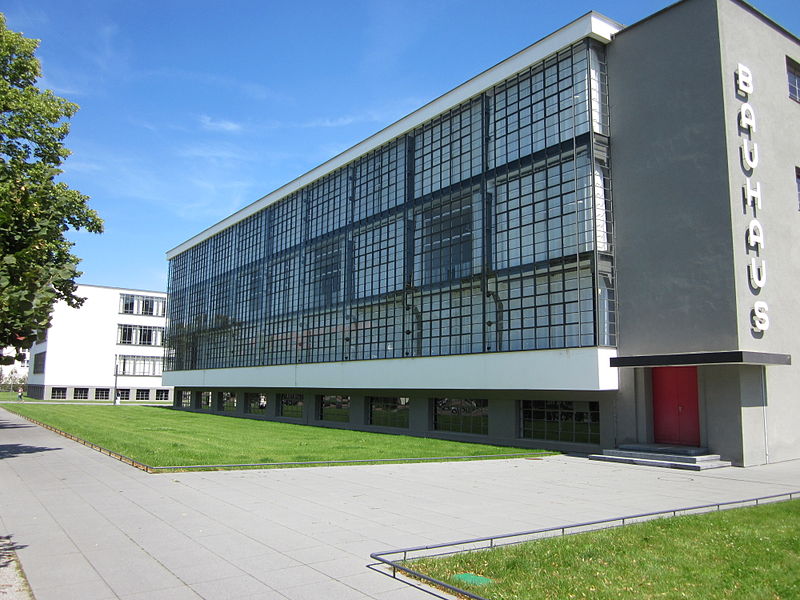 800px-Bauhaus_Dessau