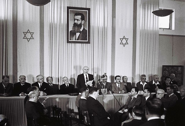 14 мая 1948 г. Давид Бен-Гурион зачитывает Декларацию независимости Израиля